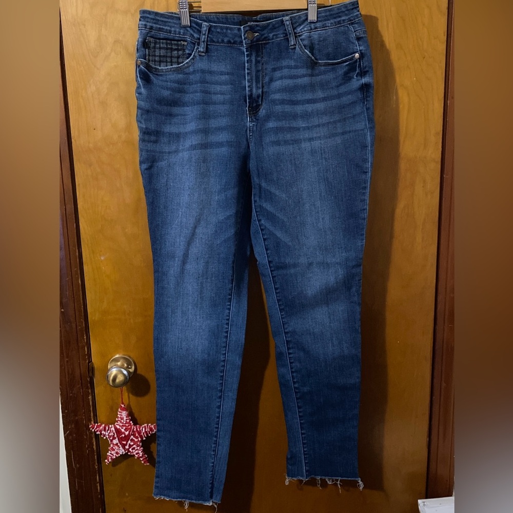 Judy Blue Medium Wash Distressed Slim Fit Jeans w/plaid pocket 15/32 JB88358